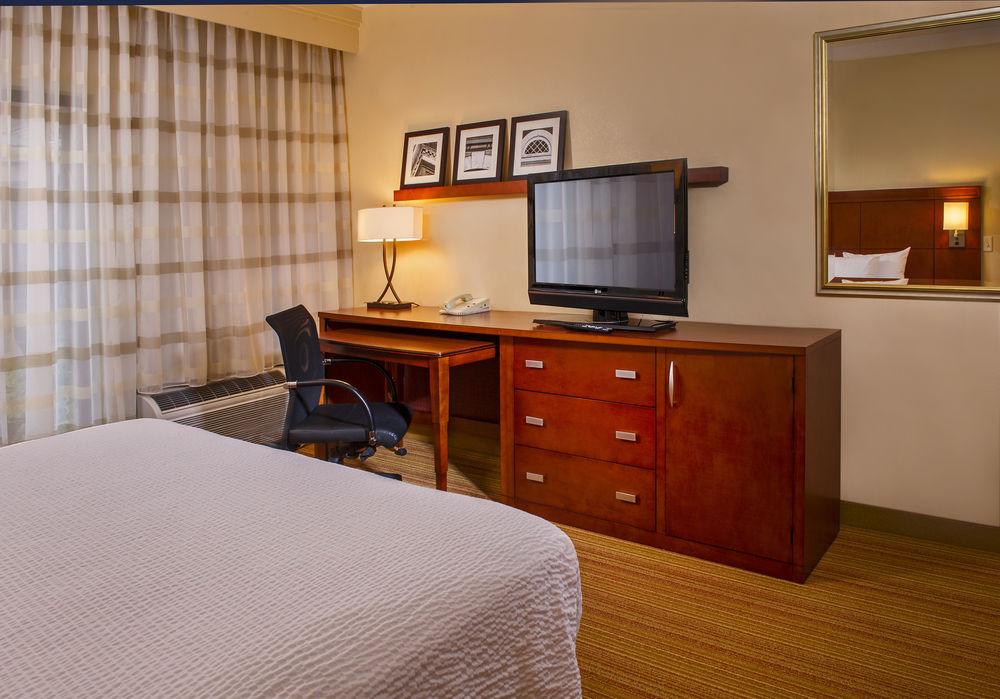 Hotel Courtyard By Marriott Dulles Town Center à Sterling Extérieur photo